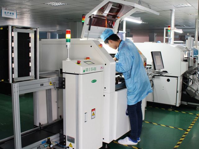 Khu vực sản xuất bảng mạch in PCB